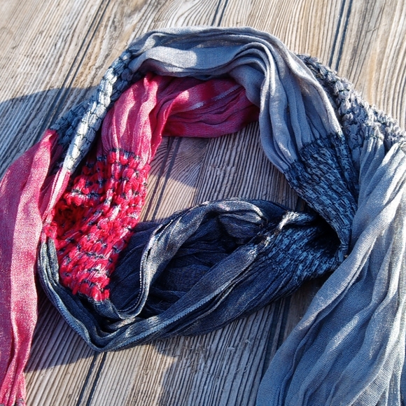 Lightweight Stretchy Fringe Scarf - Picture 6 of 8